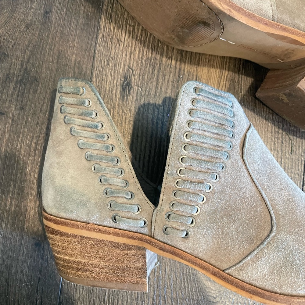 Vince Camuto Pevista Ankle Booties - Picture 6 of 7